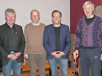 Beim Gemeindejubiläumstreffen in Adelsdorf waren Hans Zöbelein, Kreisheimatpfleger Manfred Welker, Altbürgermeister Armin Goß, Bürgermeister Karsten Fischkal, Friedrich Diller und Edmund Brehm dabei.