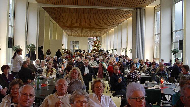 Die voll besetzte Wandelhalle. Foto: Brigitta Kempe-Wolf