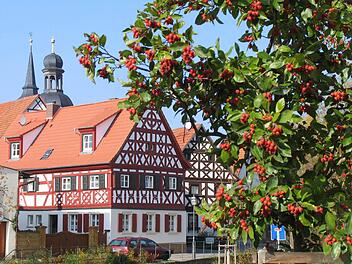 Die schöne Gemeinde ist geprägt von herrlichen Fachwerkhäusern. Fotos: PR