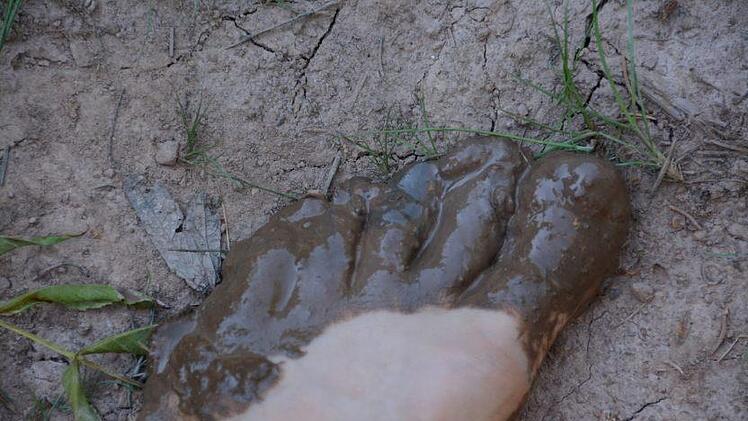 Begegnung mit Wasser, Matsch ist mittlerweile nicht mehr ganz alltäglich. Foto: Elisabeth Assmann