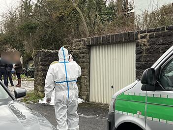 Großer Polizeieinsatz in Marktbreit: Polizei findet schwerverletzte Personen in Wohnhaus