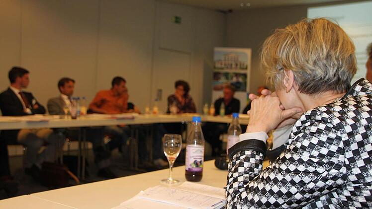 Bürgerdialog Stromnetz: Kritische Fragen aus dem Publikum in Bad Brückenau. Foto: Ulrike Müller