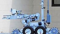 Das ist ein Remotec Andros F-6A Roboter. Mit einem ähnlichen Modell, einem Remotec F-5 tötete die Polizei in Dallas anfang Juli einen Attentäter.  Foto: Damian Berg / dpa