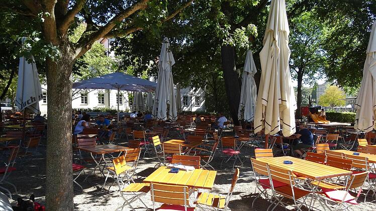 Sommer-Impressionen aus Coburg: Biergarten hinter dem Bürglaß-SchlösschenFoto: Jochen Berger