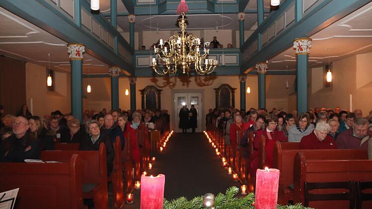 Blick in die Kirche   Foto: Johanna Blum