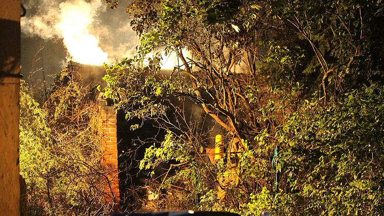 Feuer in Schuppen sorgt für starke Rauchentwicklung