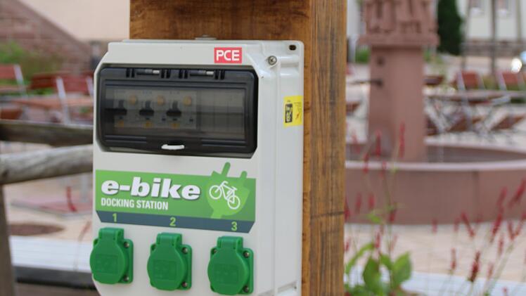 Neue E-Bike-Ladestation am Marktplatz in Oberthulba