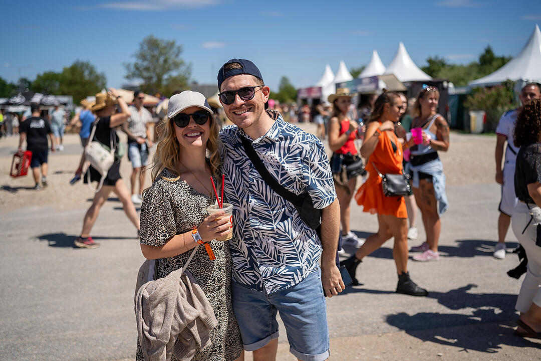 Mit vielen internationalen und nationalen Live-Acts.