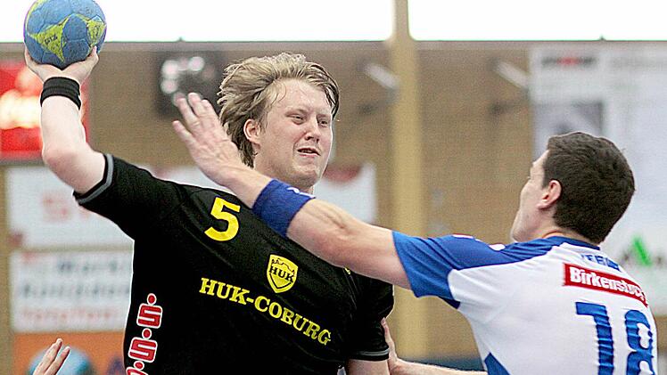 Abwehrspezialist Markus Hagelin agierte am gegnerischen Kreis noch etwas glücklos und konnte sich beim 32:23-Sieg gegen den TV Hüttenberg nicht in die Torschützenliste der Coburger eintragen. Foto: Helfried Schmidt