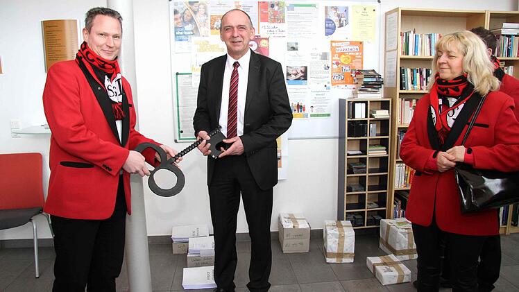 Impressionen von der Schlüsselübergabe im Weisendorfer Rathaus. Foto: Richard Sänger