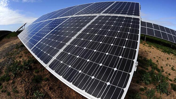 Erst im Mai will der Stadtrat Kupferberg entscheiden, ob er dem Bau eines Solarparks zustimmt. Symbolfoto: Matthias Rietschel