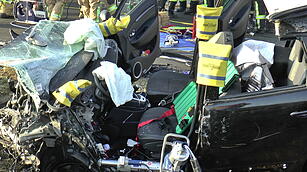 Kreis Ha&szlig;berge: 29-J&auml;hrige stirbt bei schwerem Frontal-Crash