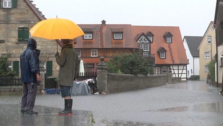 Überflutung in Heroldsbach.  Foto: Merzbach (News5)
