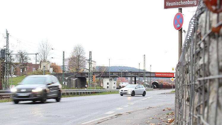 Die Sperrung der Bundesstra&szlig;e 85 von der Kronacher Nordbr&uuml;cke bis zum Gundelsdorfer Kreisel ist seit Freitagnachmittag aufgehoben. Foto: Cindy D&ouml;tschel