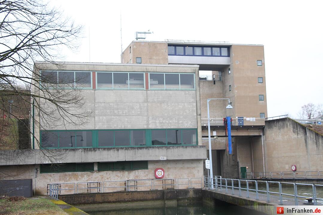 Auf Foto-Tour im  Inneren der Schleuse Erlangen