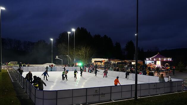 Die Er&ouml;ffnung der Eisbahn im November war f&uuml;r Familien mit Kindern ein Gl&uuml;cksfall. Das Freizeitangebot kann trotz Pandemie aufrechterhalten bleiben, allerdings konnten keine Events stattfinden, diese sind verschoben.