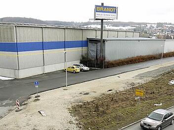 15 Meter lang und der größte Streitpunkt im Gemeinderat: Die Verbindung zwischen der CO 12 (vorne) und der Carl-Brandt-Straße (hinten) wird heuer nicht verwirklicht. Foto: Berthold Köhler