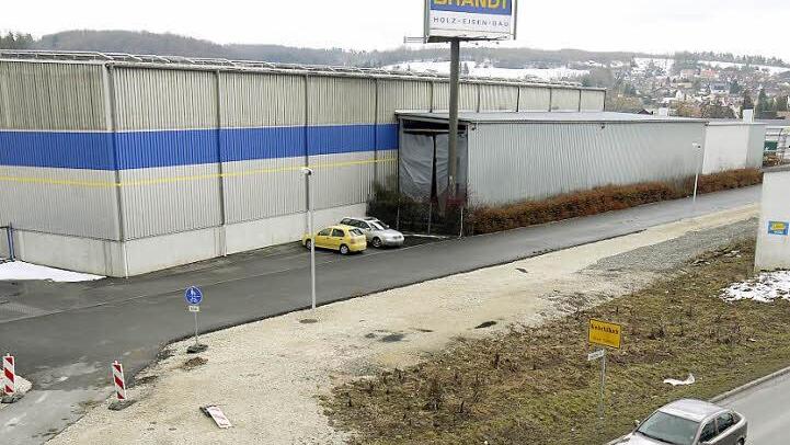 15 Meter lang und der größte Streitpunkt im Gemeinderat: Die Verbindung zwischen der CO 12 (vorne) und der Carl-Brandt-Straße (hinten) wird heuer nicht verwirklicht. Foto: Berthold Köhler