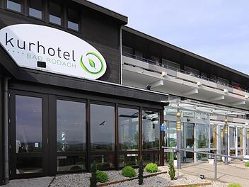 Die Außenfassade und die angrenzenden Außenanlagen wurden in diesem Jahr erneuert. Fotos: PR