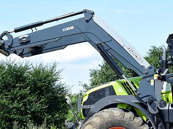 Bei Oberhegenau im Kreis Ansbach hat ein Traktor mit seinem Frontaufbau die Frontscheibe eines Lkws durchbrochen. Beim Abbiegen hatte der Fahrer des Traktors den Laster &uuml;bersehen.  Symbolfoto: brockenhexe/pixabay.com