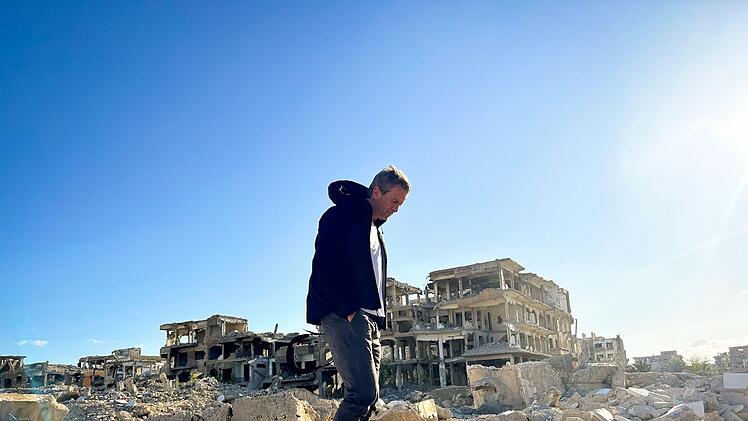 Zwölf Jahre dauerte der Bürgerkrieg in Syrien. Markus Lanz begutachtet ein völlig zerstörtes Stadtviertel von Damaskus.
