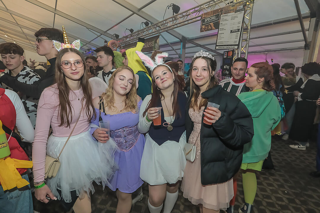 Im großen Festzelt wurde richtig gefeiert!
