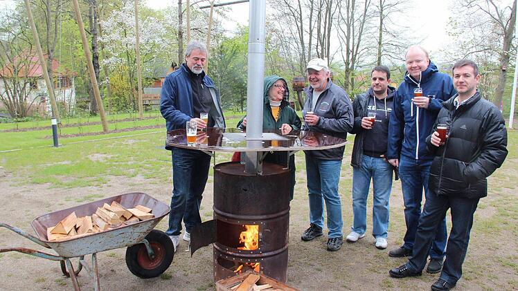Karsten Wiese (Dritter von links), Vorsitzender des Kellerbergvereins und Organisator des Tages Foto: Johann Blum