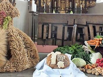 Die Erntekrone besteht aus vier Getreidesorten. Foto: Manfred Welker