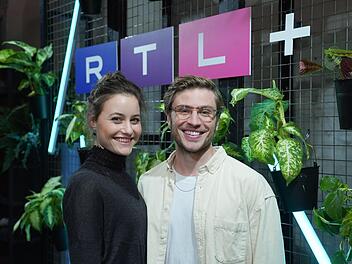 Die Hauptdarsteller Dominique Devenport und Jannik Schümann bei der  Vorstellung der TV-Serie "Sisi" im November vergangenen Jahres. Foto: Jörg Carstensen/dpa/Archiv