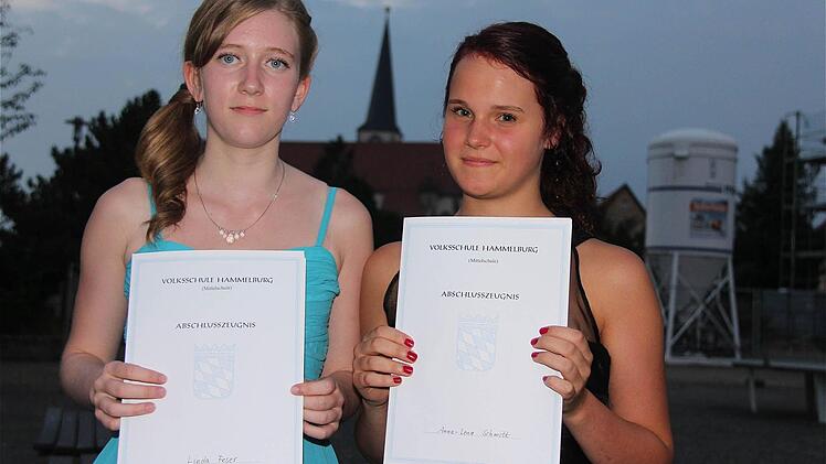 Die Besten aus den neunten Klassen (v.l.): Linda Feser und Anna-Lena Schmitt.