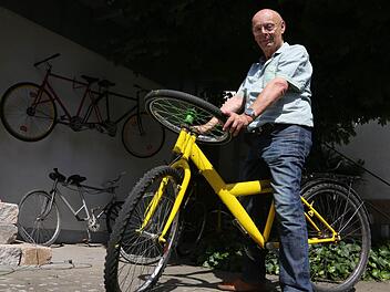 Zwei Mal hingeschaut: Na, was ist anders an diesem Rad? Genau, anstellte des Lenkers hat Rudi Kehl ein kleineres Rad platziert. Fotos: Matthias Hoch