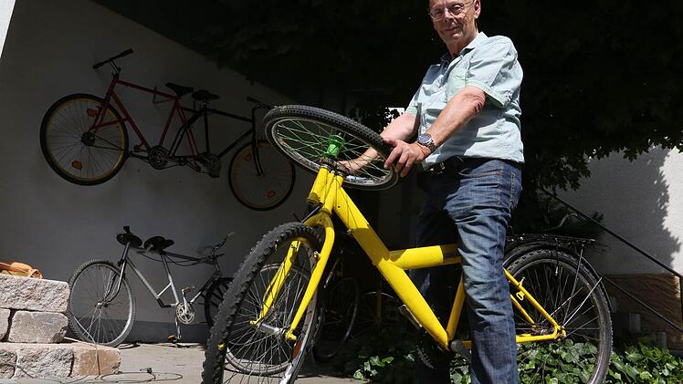 Zwei Mal hingeschaut: Na, was ist anders an diesem Rad? Genau, anstellte des Lenkers hat Rudi Kehl ein kleineres Rad platziert. Fotos: Matthias Hoch