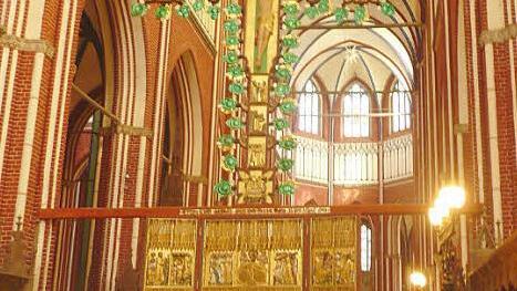 Blick in den Chorraum des Doms von Rostock. Foto: gg