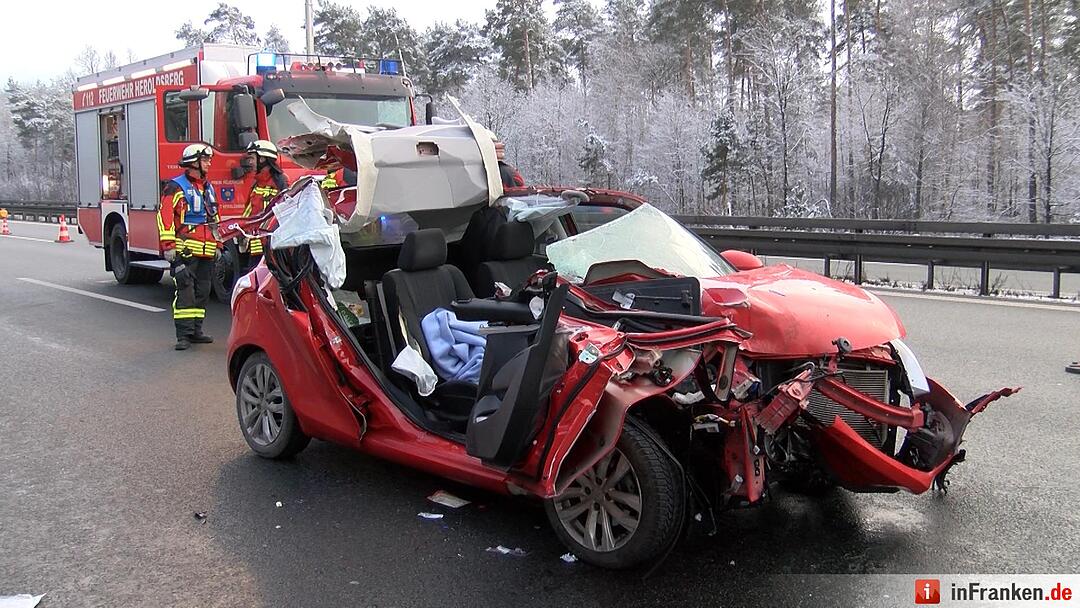 Schwerer Verkehrsunfall auf A3 bei Tennenlohe
