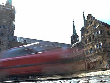 Der vielfach beklagte Verfall der Verkehrsmoral auf Bamberger Straßen lässt Stadträte in Bamberg über mehr Geschwindigkeitsüberwachung nachdenken.   Foto: Ronald Rinklef