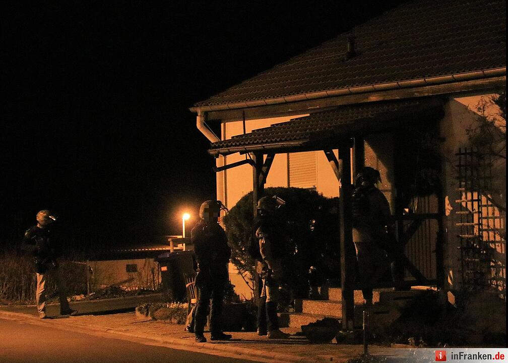 SEK-Einsatz in Ebermannstadt: Psychisch Kranker bedroht Notarzt mit Messer