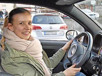 Julia Stapf aus Eltmann nahm letztes Jahr am Fahrfertigkeitstraining "Könner durch Er-fahrung" der Kreisverkehrswacht Haßberge teil und fühlt sich heute mit ihrem Auto viel sicherer im Straßenverkehr.