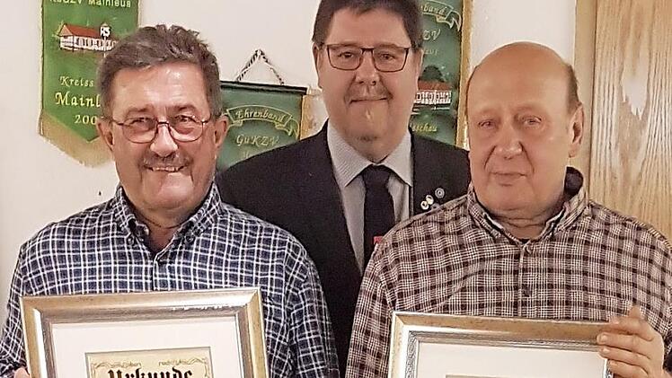 Heinz Friedrich (links) und Klaus Konrad wurden zu Ehrenmitgliedern ernannt. Mit im Bild (Mitte): Vorsitzender Hansjürgen Grampp