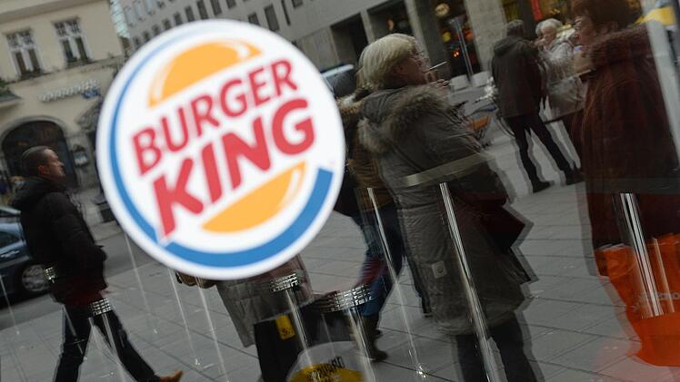 In den fr&uuml;hen Morgenstunden des Sonntags kam es im N&uuml;rnberger Osten zu einer Auseinandersetzung zwischen Besuchern eines Schnellrestaurants und einem Sicherheitsangestellten, der kurz darauf verstarb.  Symbolfoto: Andreas Gebert/dpa