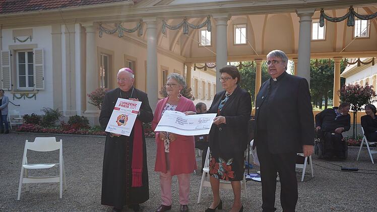 Der Vinzenz-Preis des Caritasverbands  für die Diözese Würzburg wurde in Bad Bocklet übergeben.