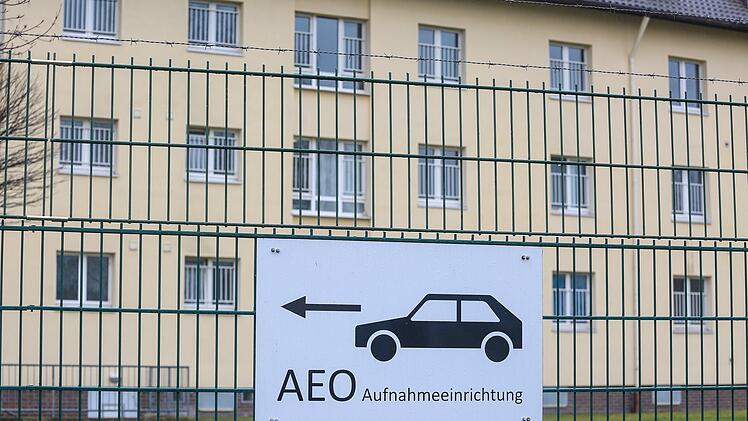 Ankerzentren in Bayern überfüllt: CSU-Politiker beklagt Fehlanreize durch hohe Sozialleistungen