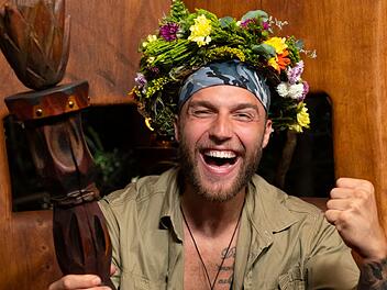 Filip Pavlović gewann 2022 das Dschungelcamp und konnte sich &uuml;ber insgesamt 150.000 Euro Siegpr&auml;mie freuen.