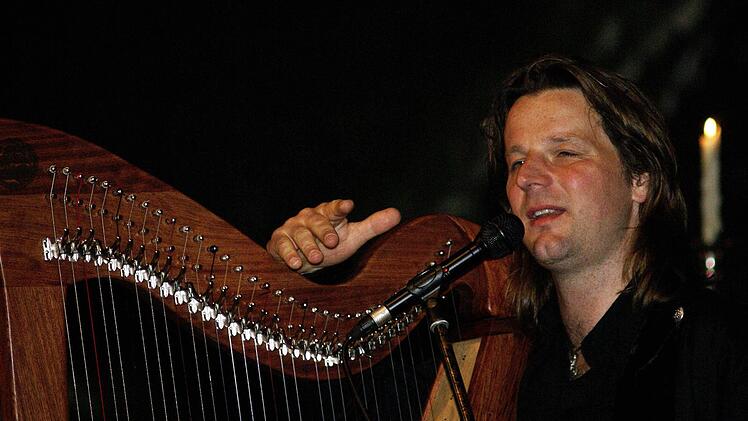 Harfenist und Songwriter Andy Lang