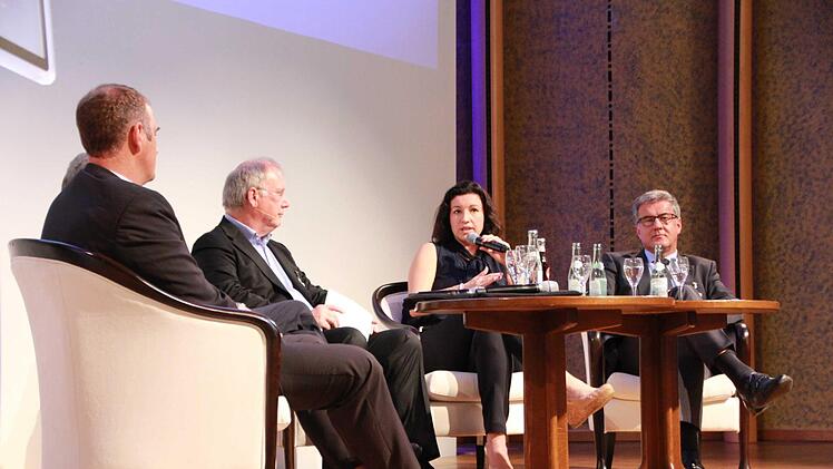 Wo steht die Gesundheitsbranche in Sachen Digitalisierung? Vertreter aus Pflege, Wirtschaft und Politik diskutieren über Chancen, Potenzial und Vorbehalte. Foto: Carmen Schmitt