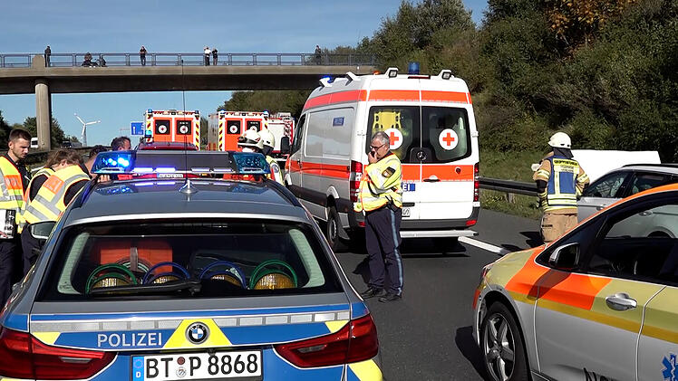Polizeifahrzeug in Unfall auf A9 verwickelt: Sechs Verletzte