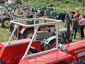 Historische Landmaschinen sind beim Traktorentreffen zu bewundern.