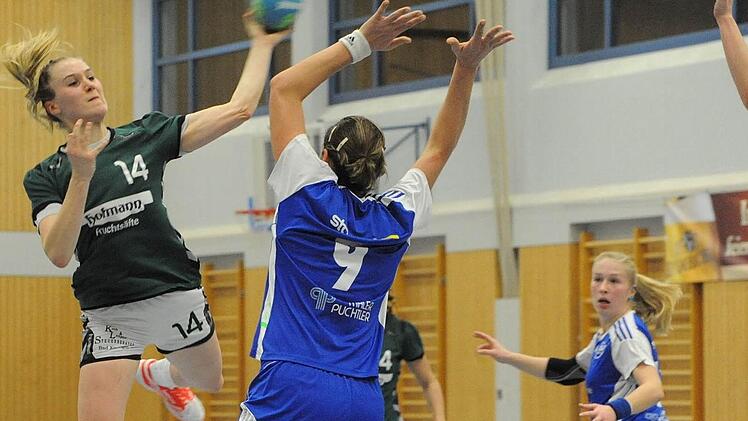 Szene aus dem Spiel der SG Garitz/Nüdlingen (grüne Trikots) gegen den ASV Dachau. Foto: Hopf