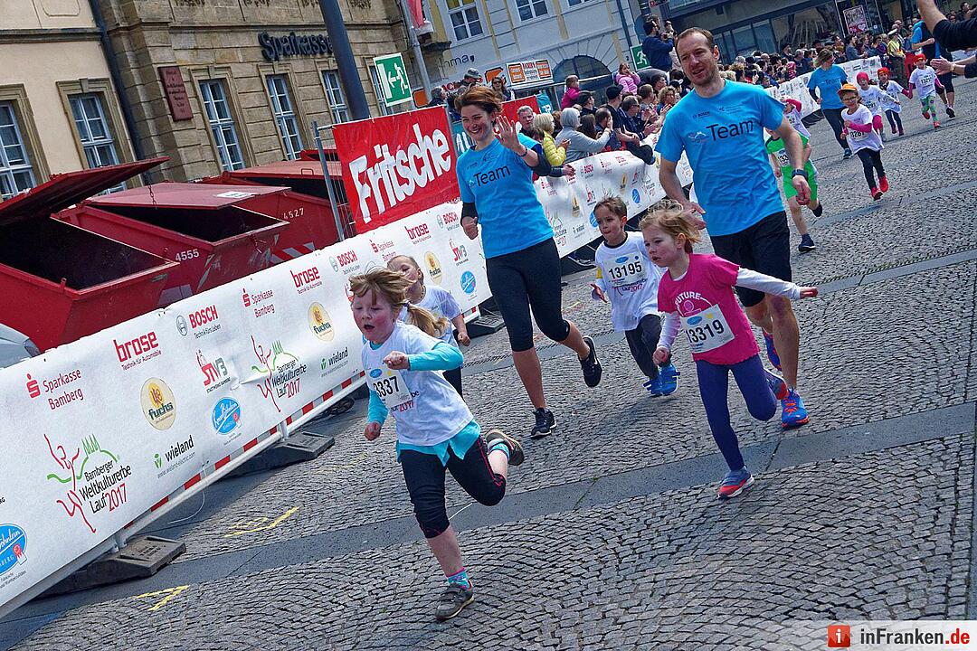 Weltkulturerbelauf 2017 in Bamberg: Der Zieleinlauf am Maxplatz