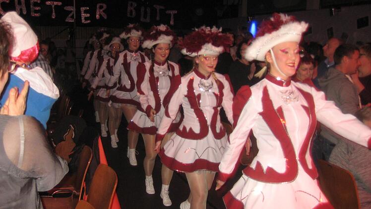 Die Funkenmariechen machten den Auftakt. Paul Hader