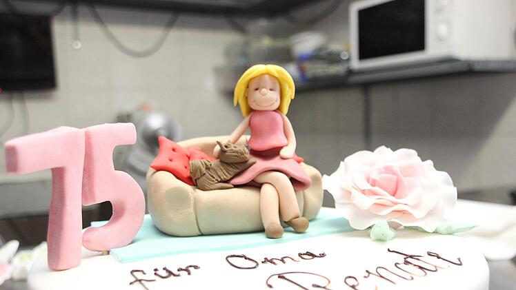Noch ist die Torte nicht fertig. Foto: Anna-Lena Deuerling